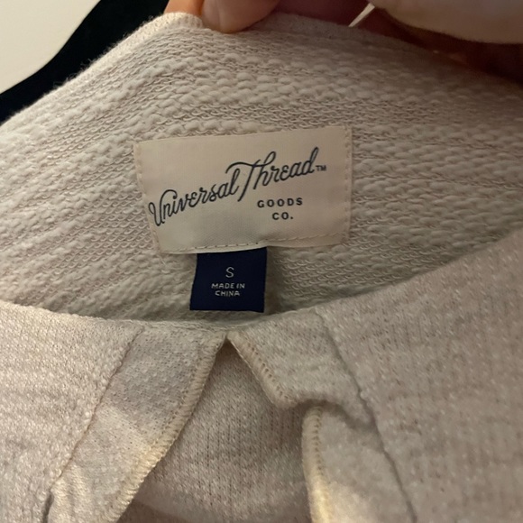 Universal Thread Oversized Collar Top - Picture 3 of 4